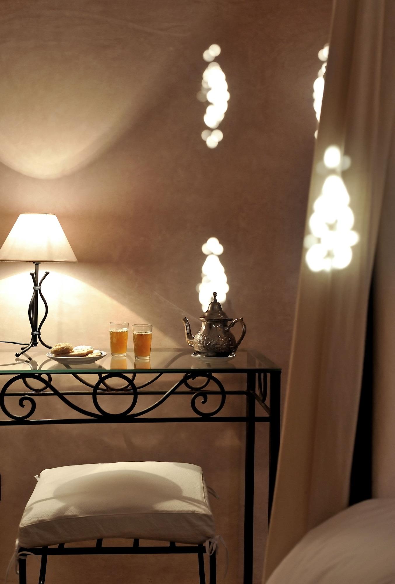 Riad Le Jardin D'Abdou Marrákes Kültér fotó A Moroccan tea set